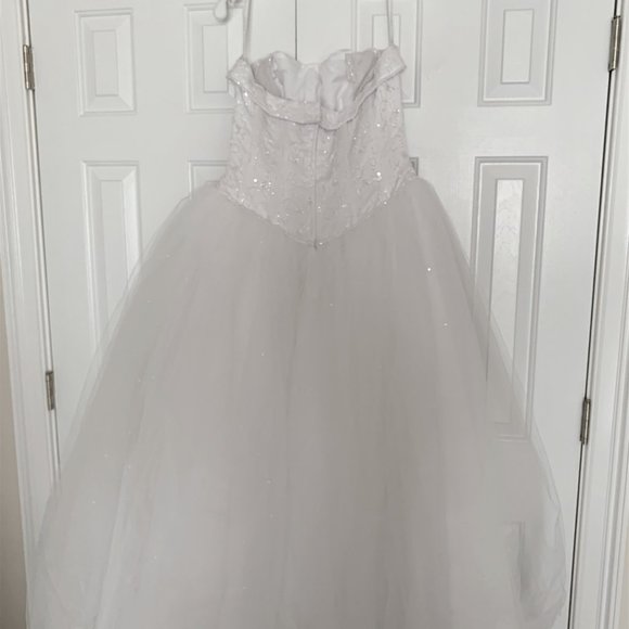 David's Bridal White Tulle Wedding Dress With Beaded Satin Bodice Size 16 - Picture 4 of 12